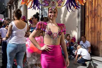 El Carnaval 'okupa' las calles del casco antiguo de la capital (Foto José Francisco Fernández Belda)